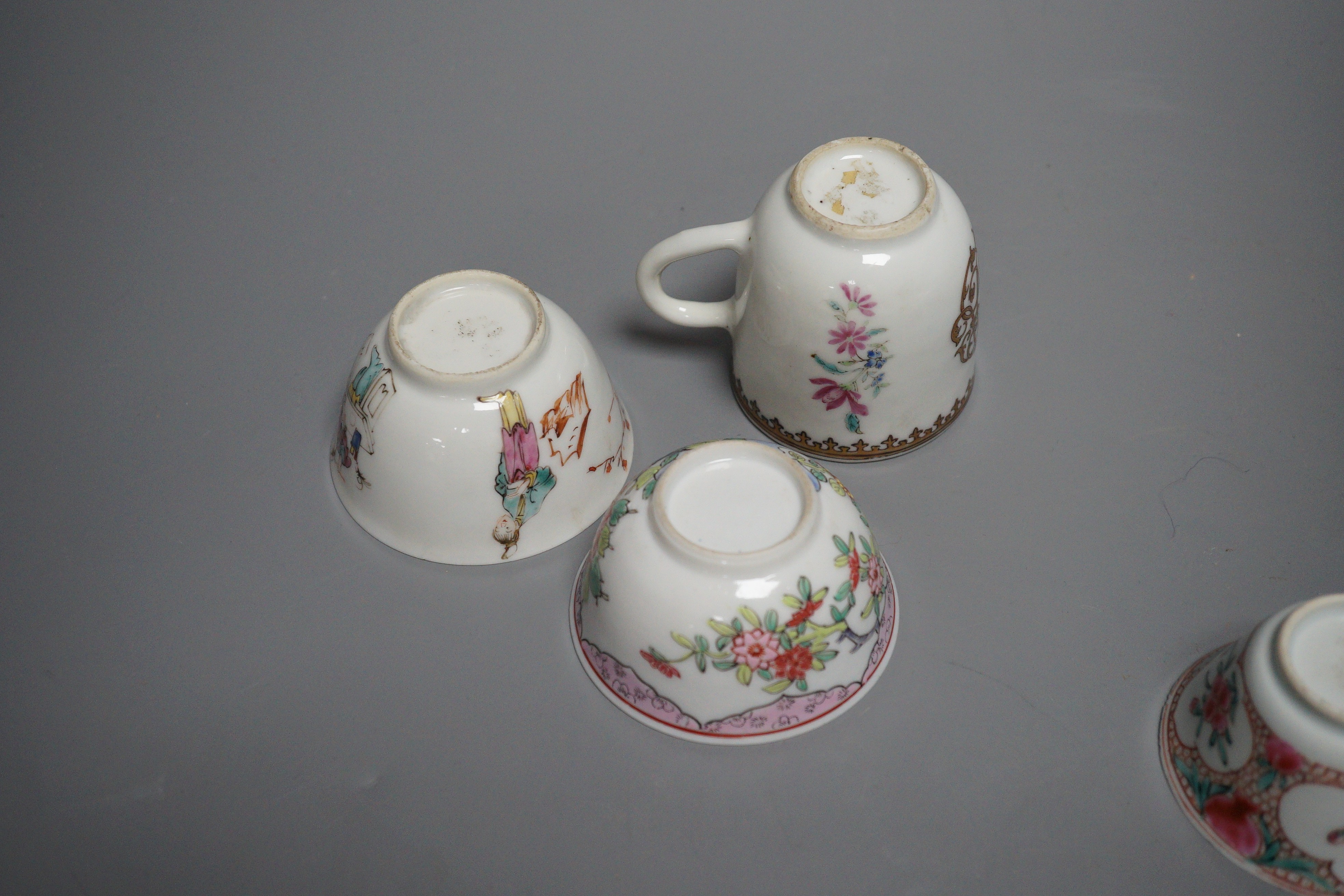 Assorted 18th century Chinese export teabowls, cups and saucers (10)